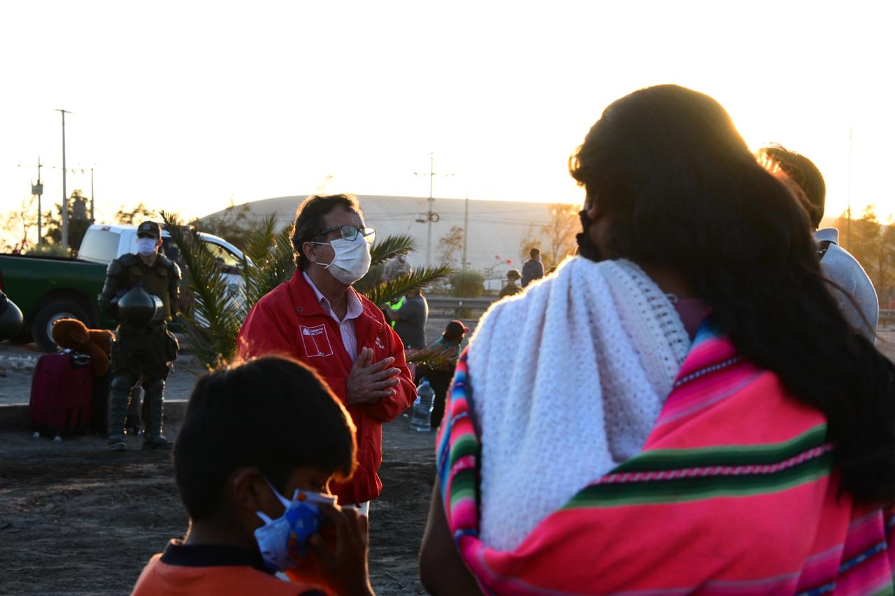 peruanos varados en Arica.jpeg